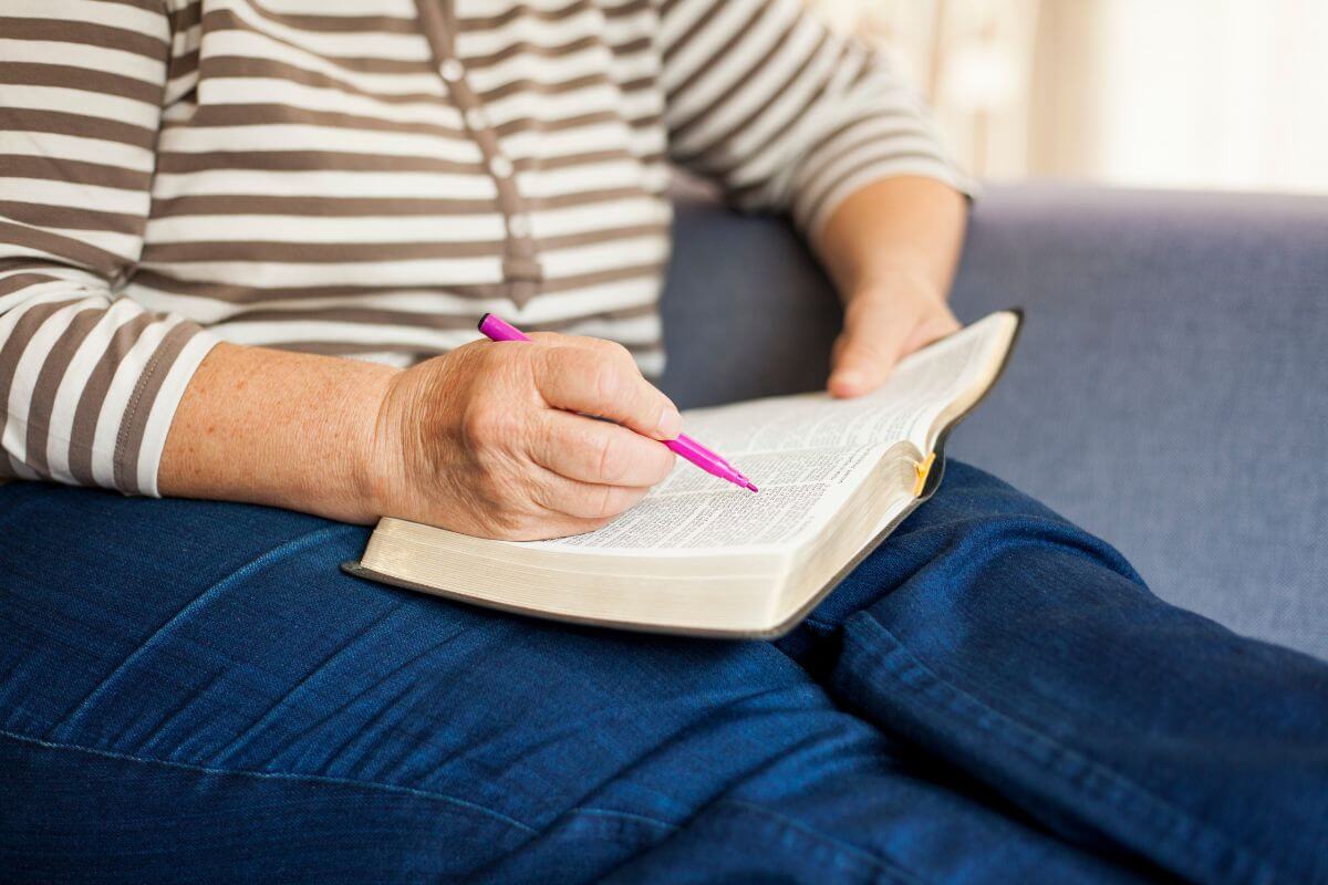 woman highlighting God's truth in her bible